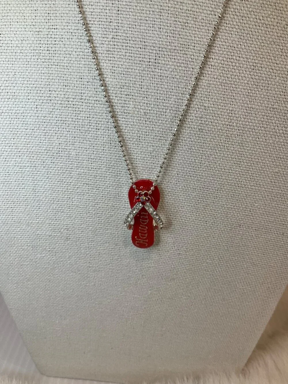 Hawaii Crystal Rhinestone Flip Flop Necklace in Red - Picture 1 of 3
